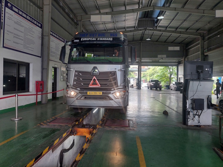 C&aacute;c trung t&acirc;m đăng kiểm ở Ph&uacute; Thọ loay hoay chờ gi&aacute; mới- Ảnh 2.