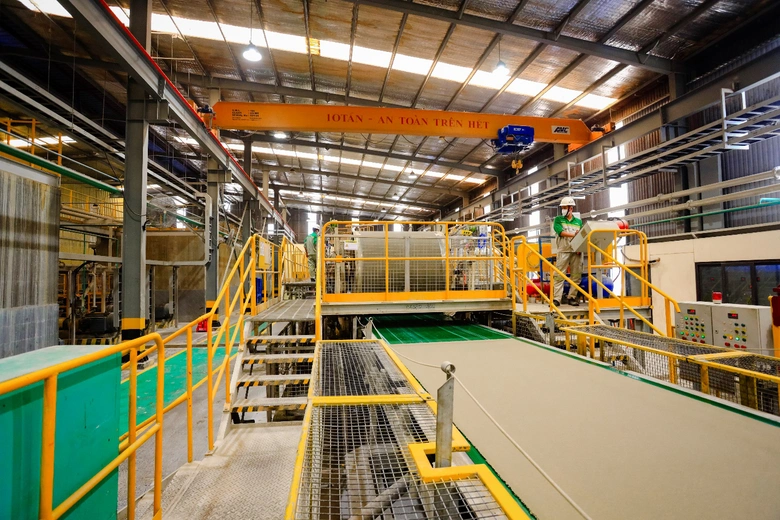 Nh&agrave; m&aacute;y tấm xi măng sợi đầu ti&ecirc;n đạt mục ti&ecirc;u zero carbon tại Việt Nam- Ảnh 9.