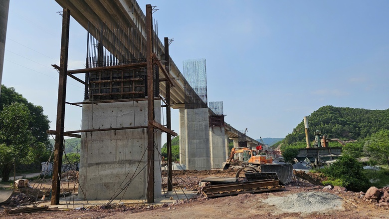 Cao tốc Cam Lộ - La Sơn: Tăng tốc thi c&ocirc;ng, nỗ lực ho&agrave;n th&agrave;nh cuối năm 2026- Ảnh 9.