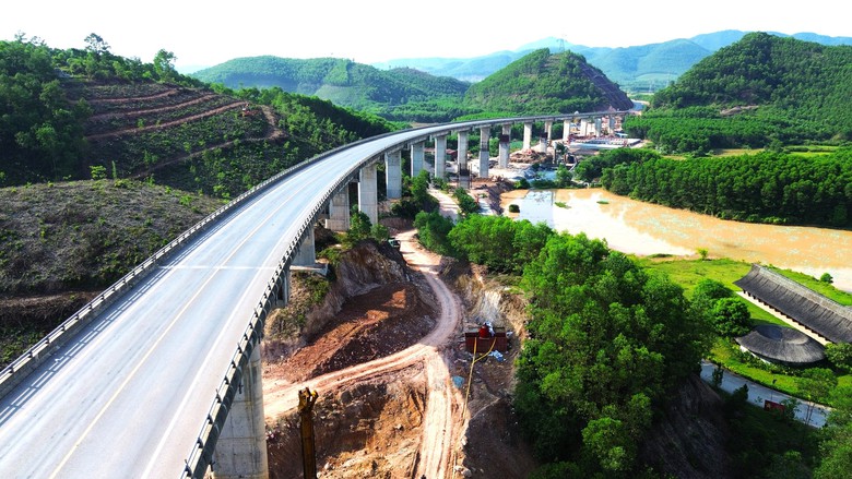 Cao tốc Cam Lộ - La Sơn: Tăng tốc thi c&ocirc;ng, nỗ lực ho&agrave;n th&agrave;nh cuối năm 2026- Ảnh 15.
