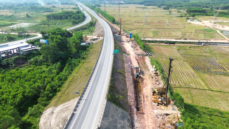 Cao tốc Cam Lộ - La Sơn: Tăng tốc thi c&ocirc;ng, nỗ lực ho&agrave;n th&agrave;nh cuối năm 2026- Ảnh 11.
