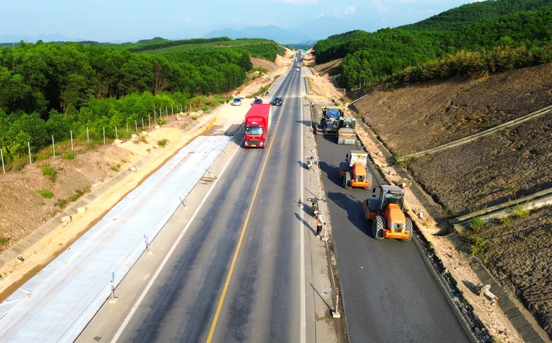 Cao tốc Cam Lộ - La Sơn: Tăng tốc thi c&ocirc;ng, nỗ lực ho&agrave;n th&agrave;nh cuối năm 2026- Ảnh 2.