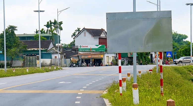Nghệ An: Cần sớm ho&agrave;n thiện hệ thống đ&egrave;n chiếu s&aacute;ng v&agrave; biển b&aacute;o chỉ dẫn cầu Đ&ograve; Cung- Ảnh 5.