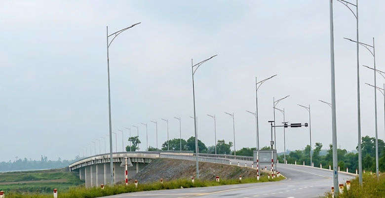 Nghệ An: Cần sớm ho&agrave;n thiện hệ thống đ&egrave;n chiếu s&aacute;ng v&agrave; biển b&aacute;o chỉ dẫn cầu Đ&ograve; Cung- Ảnh 6.