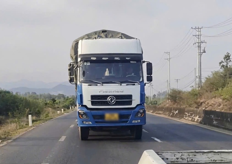 Kh&aacute;nh H&ograve;a: Xử l&yacute; t&agrave;i xế xe tải lạng l&aacute;ch, kh&ocirc;ng chấp h&agrave;nh hiệu lệnh- Ảnh 1.