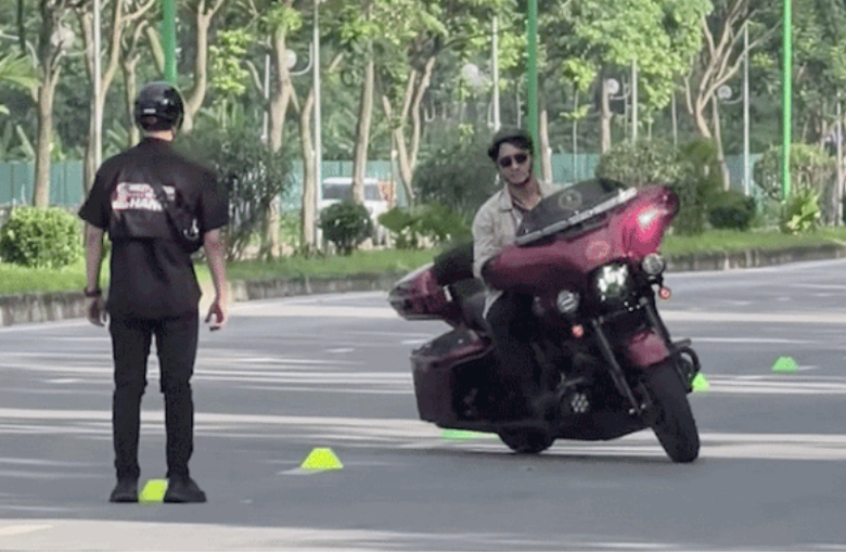 H&agrave; Nội: T&agrave;i xế biểu diễn xe ph&acirc;n khối lớn ở Mai Ch&iacute; Thọ bị phạt hơn 10 triệu đồng- Ảnh 1.
