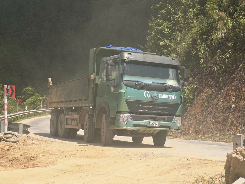 Nhà thầu tất bật mở đường vào khoan hầm xuyên dãy Hoàng Liên- Ảnh 2. Nhà thầu tất bật mở đường vào khoan hầm xuyên dãy Hoàng Liên- Ảnh 2.