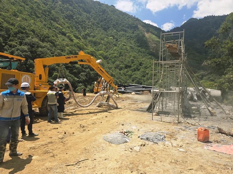 Nhà thầu tất bật mở đường vào khoan hầm xuyên dãy Hoàng Liên- Ảnh 3. Nhà thầu tất bật mở đường vào khoan hầm xuyên dãy Hoàng Liên- Ảnh 3.