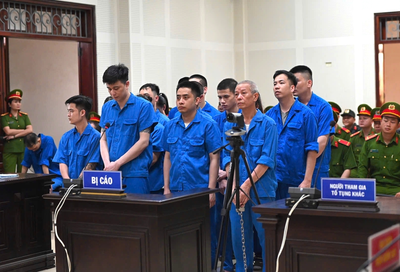 Bốn bị c&aacute;o bị tuy&ecirc;n tử h&igrave;nh trong vụ &aacute;n bu&ocirc;n b&aacute;n ma t&uacute;y v&agrave; bắn chết một c&ocirc;ng an- Ảnh 2.