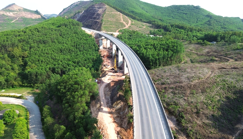 Vì sao nên tạm dừng khai thác tuyến cao tốc đoạn Cam Lộ - La Sơn vào ban đêm?- Ảnh 1. Vì sao nên tạm dừng khai thác tuyến cao tốc đoạn Cam Lộ - La Sơn vào ban đêm?- Ảnh 1.