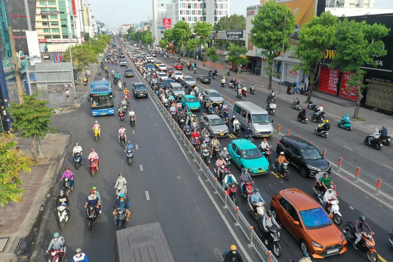 Th&iacute; điểm tổ chức lại giao th&ocirc;ng ở TP.HCM: Bước đầu c&oacute; giảm &ugrave;n tắc- Ảnh 2.