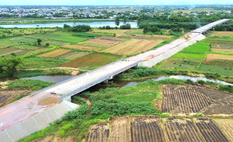 Đ&agrave; Nẵng: Khẩn trương th&aacute;o gỡ vướng mắc c&aacute;c dự &aacute;n cầu chậm tiến độ- Ảnh 1.