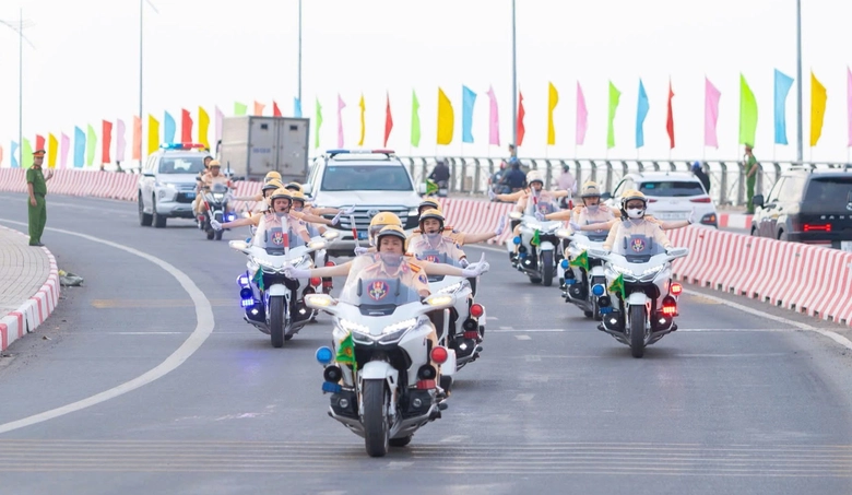 Người d&acirc;n lưu &yacute; lộ tr&igrave;nh thay thế khi Đồng Nai cấm đường phục vụ lễ c&ocirc;ng bố th&agrave;nh phố- Ảnh 1.