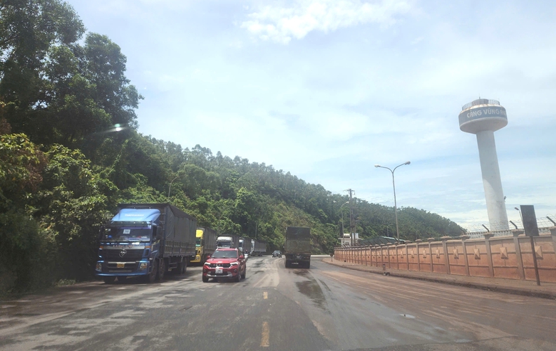 Gỡ n&uacute;t thắt logistics ở Vũng &Aacute;ng để khơi th&ocirc;ng d&ograve;ng chảy h&agrave;ng h&oacute;a- Ảnh 3.