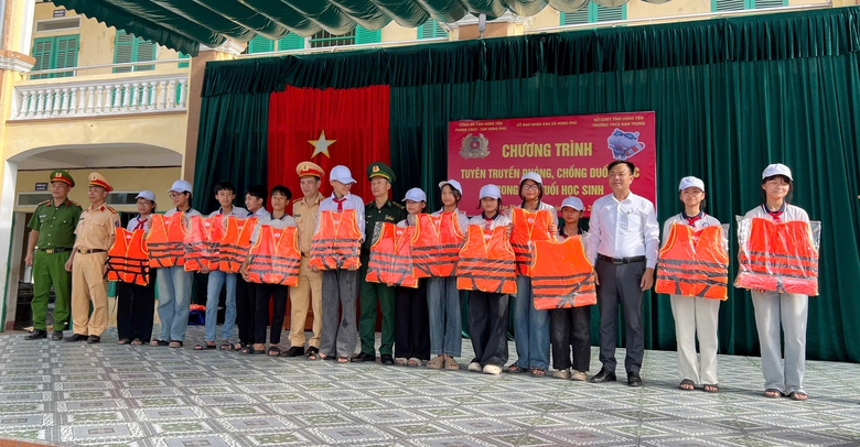 Hưng Y&ecirc;n: Học sinh miền biển h&agrave;o hứng với tiết học đặc biệt cuối tuần- Ảnh 9.