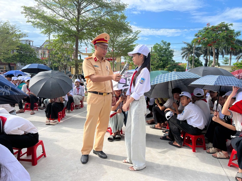 Hưng Y&ecirc;n: Học sinh miền biển h&agrave;o hứng với tiết học đặc biệt cuối tuần- Ảnh 1.