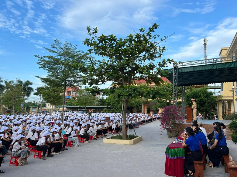 Hưng Y&ecirc;n: Học sinh miền biển h&agrave;o hứng với tiết học đặc biệt cuối tuần- Ảnh 2.