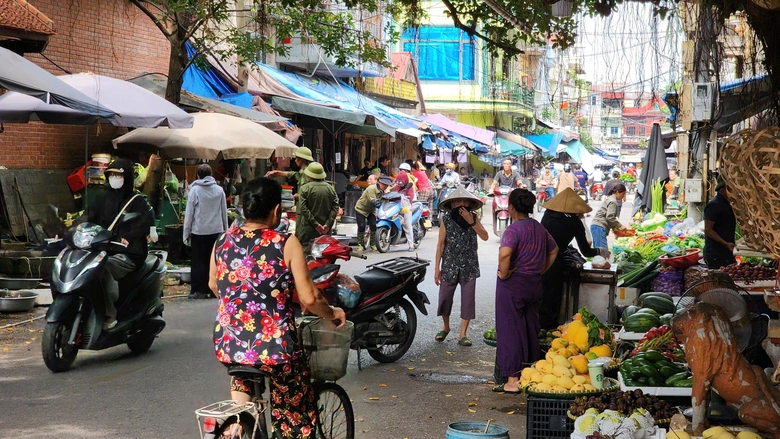 Bắc Ninh: V&igrave; sao kh&oacute; dẹp triệt để nạn lấn chiếm vỉa h&egrave;, l&ograve;ng đường?- Ảnh 3.