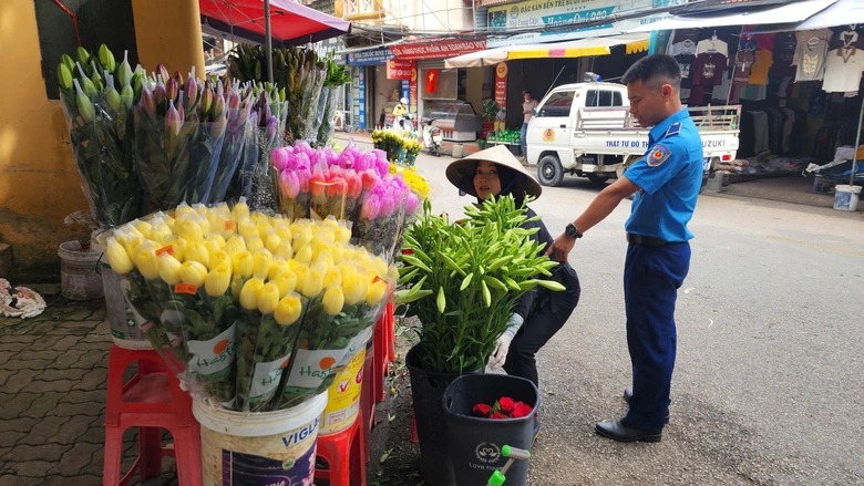 Bắc Ninh: V&igrave; sao kh&oacute; dẹp triệt để nạn lấn chiếm vỉa h&egrave;, l&ograve;ng đường?- Ảnh 9.