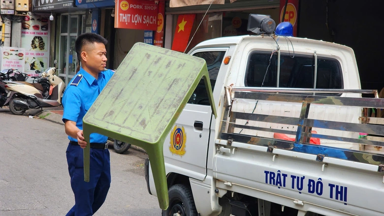 Bắc Ninh: V&igrave; sao kh&oacute; dẹp triệt để nạn lấn chiếm vỉa h&egrave;, l&ograve;ng đường?- Ảnh 13.