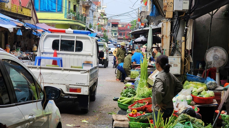Bắc Ninh: V&igrave; sao kh&oacute; dẹp triệt để nạn lấn chiếm vỉa h&egrave;, l&ograve;ng đường?- Ảnh 11.