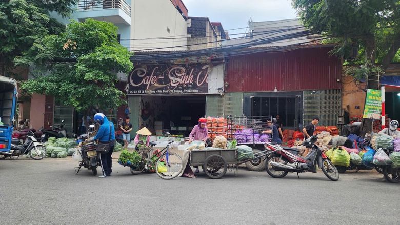 Bắc Ninh: V&igrave; sao kh&oacute; dẹp triệt để nạn lấn chiếm vỉa h&egrave;, l&ograve;ng đường?- Ảnh 21.