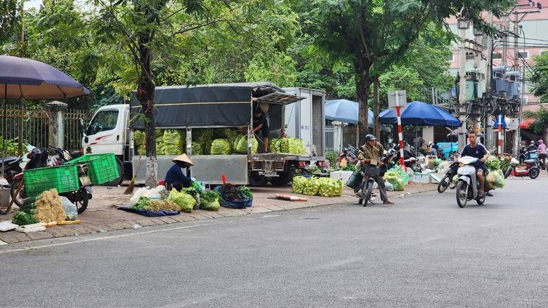 Bắc Ninh: V&igrave; sao kh&oacute; dẹp triệt để nạn lấn chiếm vỉa h&egrave;, l&ograve;ng đường?- Ảnh 22.