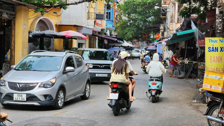 Bắc Ninh: V&igrave; sao kh&oacute; dẹp triệt để nạn lấn chiếm vỉa h&egrave;, l&ograve;ng đường?- Ảnh 2.