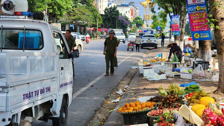 Bắc Ninh: V&igrave; sao kh&oacute; dẹp triệt để nạn lấn chiếm vỉa h&egrave;, l&ograve;ng đường?- Ảnh 26.
