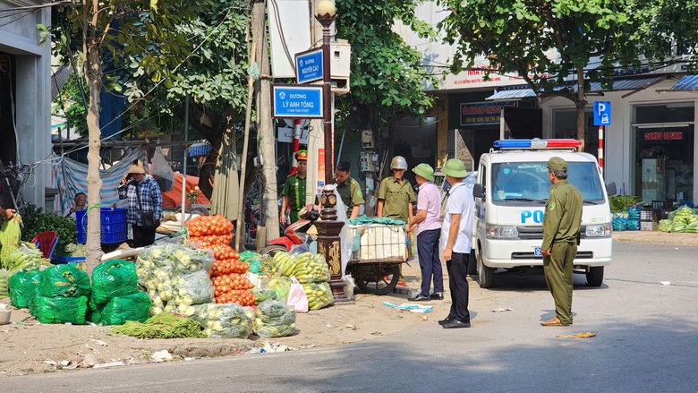 Bắc Ninh: V&igrave; sao kh&oacute; dẹp triệt để nạn lấn chiếm vỉa h&egrave;, l&ograve;ng đường?- Ảnh 29.