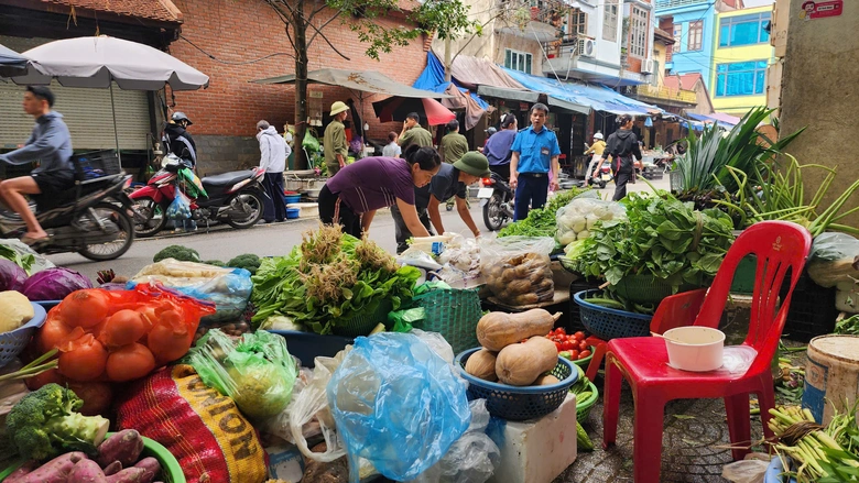 Bắc Ninh: V&igrave; sao kh&oacute; dẹp triệt để nạn lấn chiếm vỉa h&egrave;, l&ograve;ng đường?- Ảnh 6.