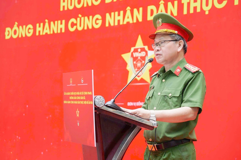 Bộ C&ocirc;ng an mở chiến dịch về VNeID, cấp căn cước cho học sinh- Ảnh 1.