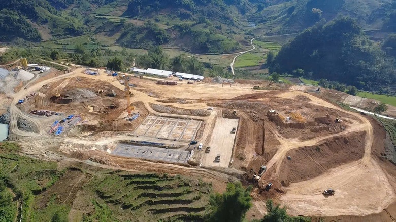 11 c&ocirc;ng trường nội tr&uacute; ở bi&ecirc;n giới Lai Ch&acirc;u tăng tốc "3 ca, 4 k&iacute;p" - Ảnh 2.