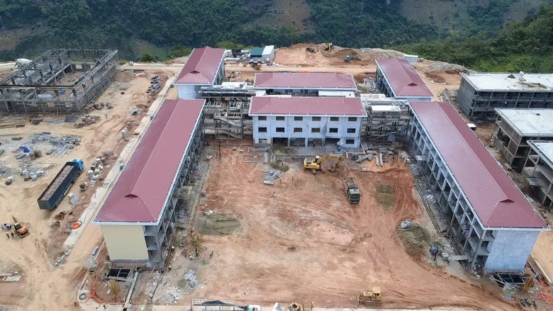 11 c&ocirc;ng trường nội tr&uacute; ở bi&ecirc;n giới Lai Ch&acirc;u tăng tốc "3 ca, 4 k&iacute;p" - Ảnh 9.