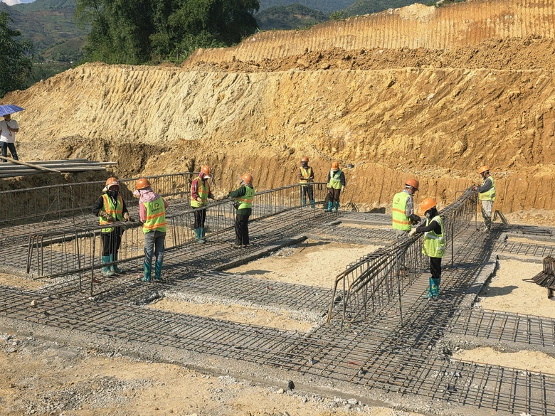 11 c&ocirc;ng trường nội tr&uacute; ở bi&ecirc;n giới Lai Ch&acirc;u tăng tốc "3 ca, 4 k&iacute;p" - Ảnh 7.