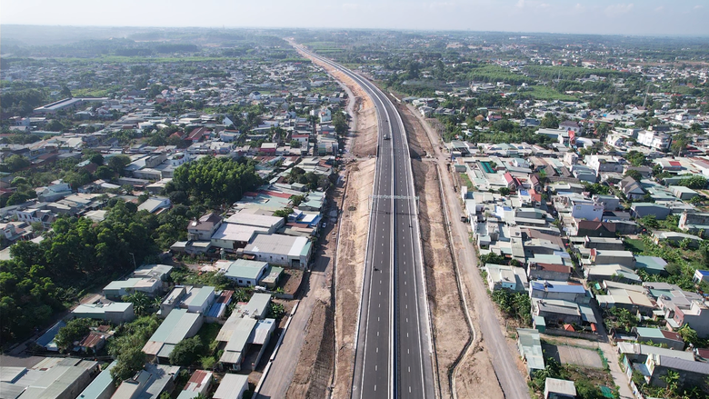 Thông xe toàn tuyến cao tốc Biên Hòa - Vũng Tàu dài hơn 54km- Ảnh 5. Thông xe toàn tuyến cao tốc Biên Hòa - Vũng Tàu dài hơn 54km- Ảnh 5.