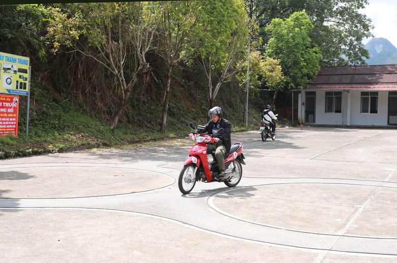 Lai Ch&acirc;u: Đưa tiếng đồng b&agrave;o thiểu số v&agrave;o tuy&ecirc;n truyền, s&aacute;t hạch thi giấy ph&eacute;p l&aacute;i xe- Ảnh 7.