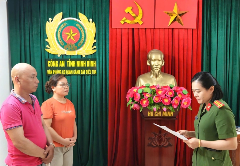 Ninh B&igrave;nh: Bắt cặp vợ chồng đưa hối lộ l&agrave;m sổ đỏ để b&aacute;n đất trả nợ- Ảnh 1.
