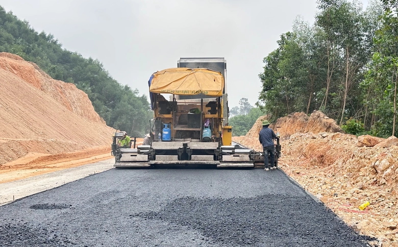 H&agrave;ng ngh&igrave;n c&ocirc;ng nh&acirc;n b&aacute;m c&ocirc;ng trường, cao tốc Tuy&ecirc;n Quang - H&agrave; Giang tăng tốc về đ&iacute;ch- Ảnh 6.