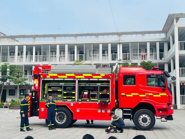 H&agrave; Nội tăng cường hướng dẫn kỹ năng ph&ograve;ng ch&aacute;y chữa ch&aacute;y tại c&aacute;c trường học- Ảnh 5.