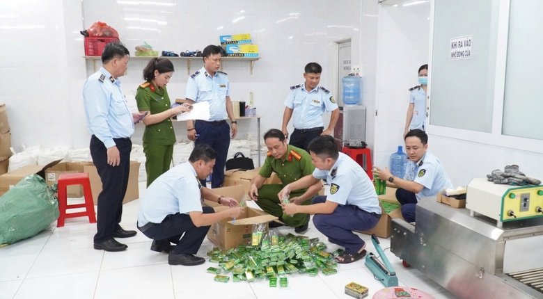 Thu giữ h&agrave;ng chục ngh&igrave;n chai dầu gi&oacute; giả ở T&acirc;y Ninh- Ảnh 1.