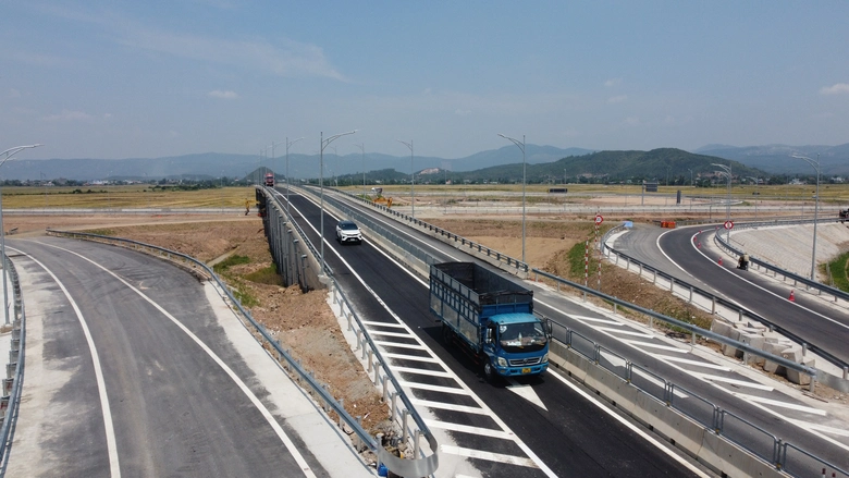 Cao tốc Ch&iacute; Thạnh - V&acirc;n Phong sẵn s&agrave;ng th&ocirc;ng xe to&agrave;n tuyến v&agrave;o dịp 19/5- Ảnh 12.