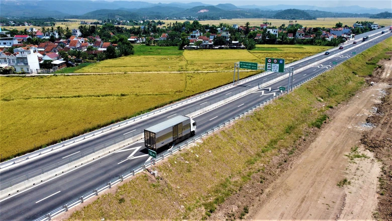 Cao tốc Ch&iacute; Thạnh - V&acirc;n Phong sẵn s&agrave;ng th&ocirc;ng xe to&agrave;n tuyến v&agrave;o dịp 19/5- Ảnh 11.
