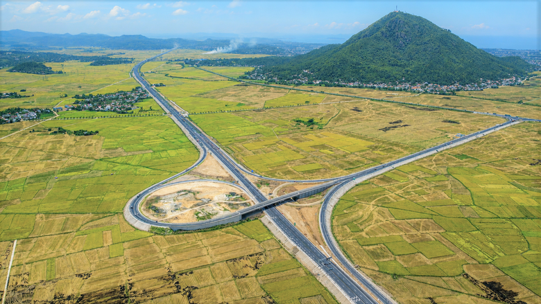Cao tốc Ch&iacute; Thạnh - V&acirc;n Phong sẵn s&agrave;ng th&ocirc;ng xe to&agrave;n tuyến v&agrave;o dịp 19/5- Ảnh 10.