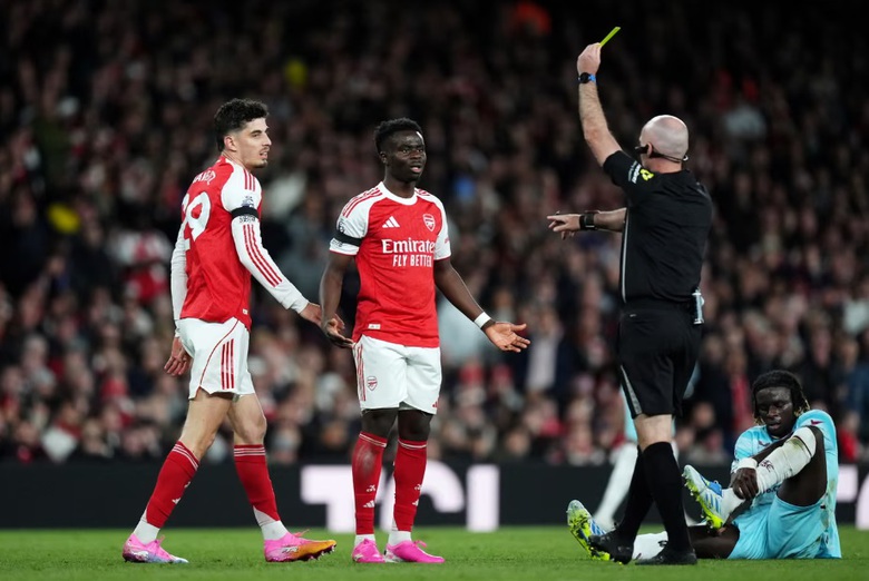 Đ&aacute;nh bại Burnley, Arsenal tiến gần ng&ocirc;i vương- Ảnh 2.