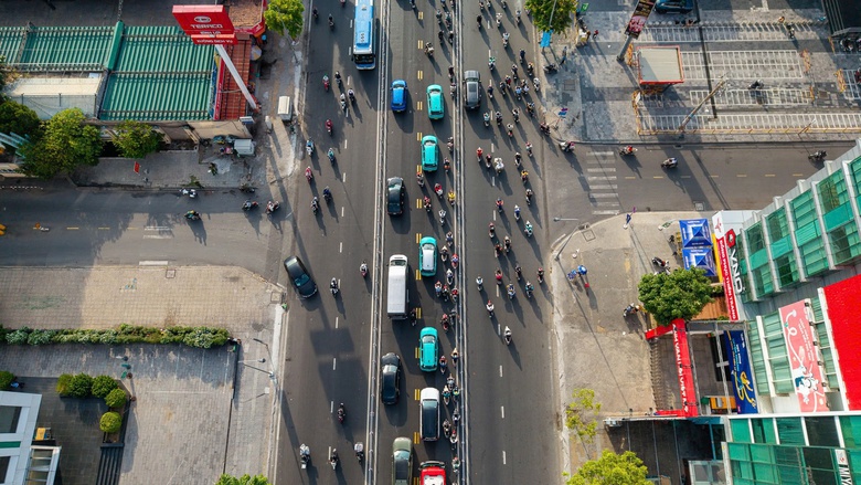 Đường Cộng H&ograve;a bớt kẹt xe sau ph&acirc;n l&agrave;n linh hoạt, TP.HCM khẩn trương xử l&yacute; bất cập- Ảnh 4.