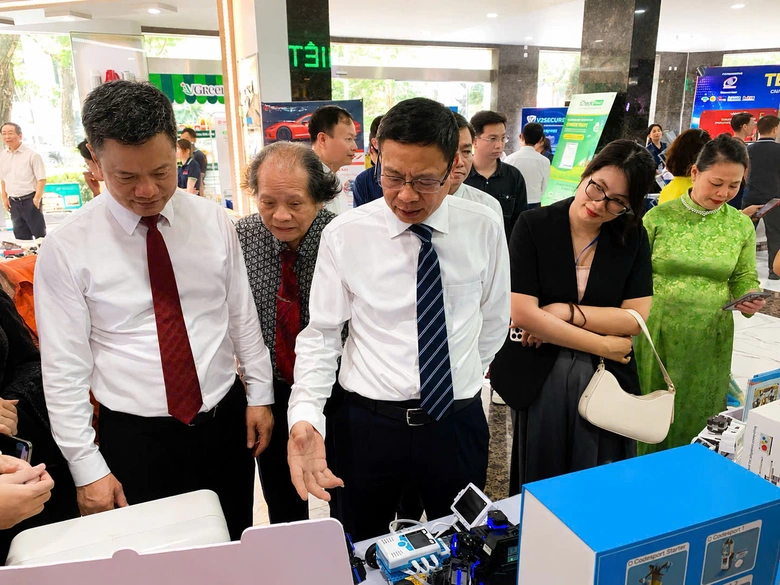 Kh&ocirc;ng gian đổi mới s&aacute;ng tạo v&agrave; c&ocirc;ng nghệ AI 2026 tại H&agrave; Nội- Ảnh 3.