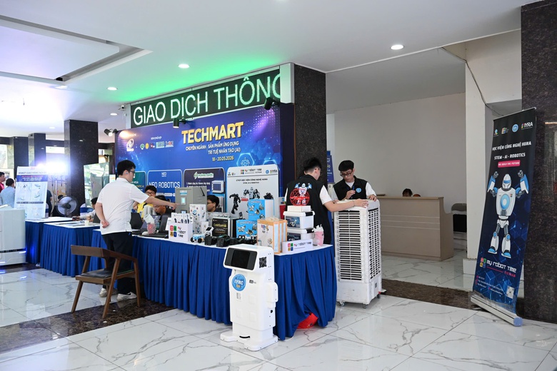 Kh&ocirc;ng gian đổi mới s&aacute;ng tạo v&agrave; c&ocirc;ng nghệ AI 2026 tại H&agrave; Nội- Ảnh 8.