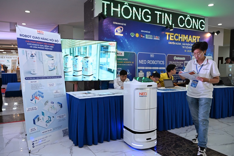 Kh&ocirc;ng gian đổi mới s&aacute;ng tạo v&agrave; c&ocirc;ng nghệ AI 2026 tại H&agrave; Nội- Ảnh 6.