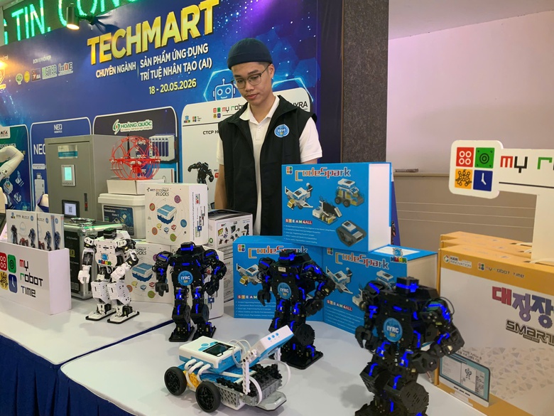 Kh&ocirc;ng gian đổi mới s&aacute;ng tạo v&agrave; c&ocirc;ng nghệ AI 2026 tại H&agrave; Nội- Ảnh 9.